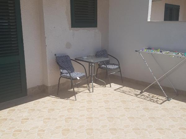 Apartments and rooms with parking space Solaris, Sibenik - 12269 : photo 5 de la chambre studio avec terrasse et vue sur la mer