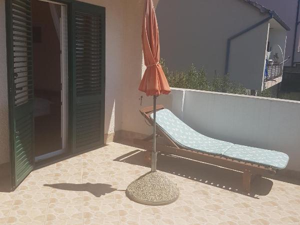 Apartments and rooms with parking space Solaris, Sibenik - 12269 : photo 5 de la chambre studio avec terrasse et vue sur la mer