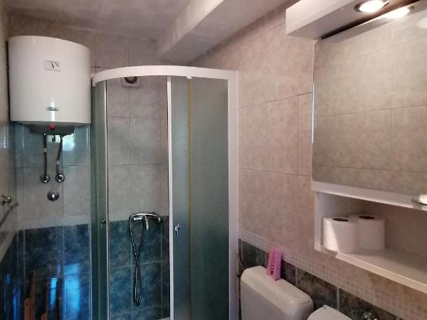 Apartments and rooms with parking space Crikvenica - 12305 : photo 4 de la chambre chambre lits jumeaux avec balcon