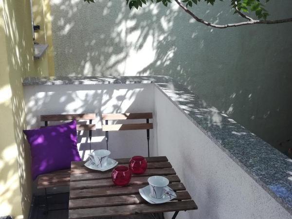 Apartments and rooms with parking space Crikvenica - 12305 : photo 5 de la chambre chambre lits jumeaux avec balcon