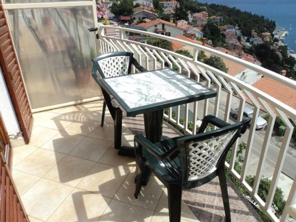 Apartments and rooms with parking space Rabac, Labin - 12368 : photo 4 de la chambre chambre double avec terrasse - vue sur mer