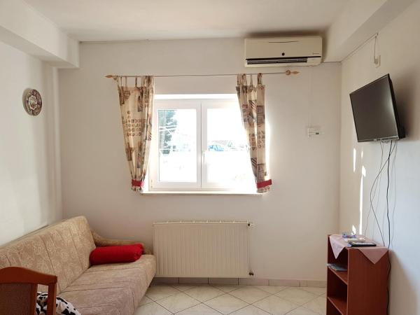 Apartments and rooms by the sea Stanici, Omis - 14782 : photo 1 de la chambre appartement 1 chambre avec terrasse