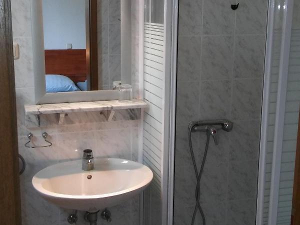 Apartments and rooms by the sea Stanici, Omis - 14782 : photo 3 de la chambre chambre double