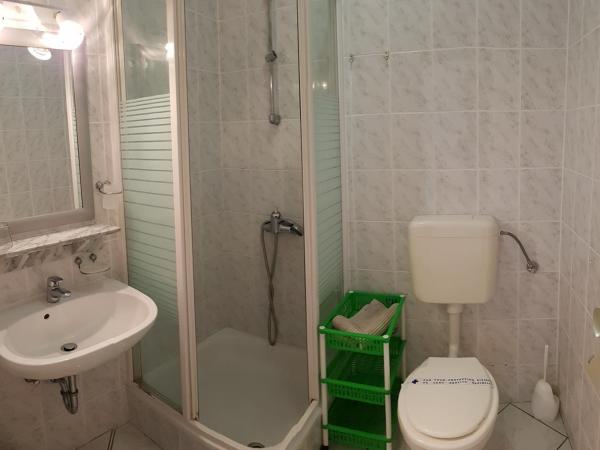 Apartments and rooms by the sea Stanici, Omis - 14782 : photo 4 de la chambre chambre double avec balcon - vue sur mer