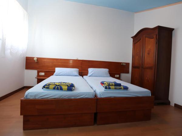 Apartments and rooms by the sea Stanici, Omis - 14783 : photo 2 de la chambre appartement 1 chambre avec balcon et vue sur mer