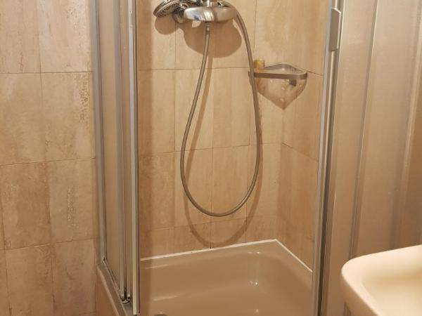 Hotel Century : photo 3 de la chambre chambre lits jumeaux