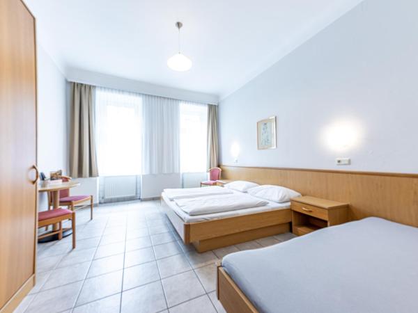 Pension Fünfhaus : photo 2 de la chambre 2 chambres doubles communicantes