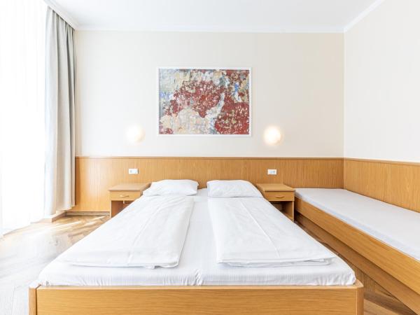 Pension Fünfhaus : photo 5 de la chambre chambre double ou lits jumeaux