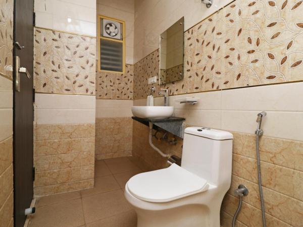 Airport Hotel Shivaka Inn : photo 5 de la chambre chambre familiale