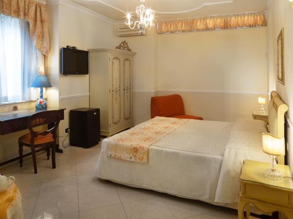 Hotel Trinacria : photo 1 de la chambre chambre triple avec baignoire