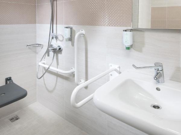 Holiday Inn Prague, an IHG Hotel : photo 1 de la chambre chambre lit king-size standard - accessible aux personnes à mobilité réduite