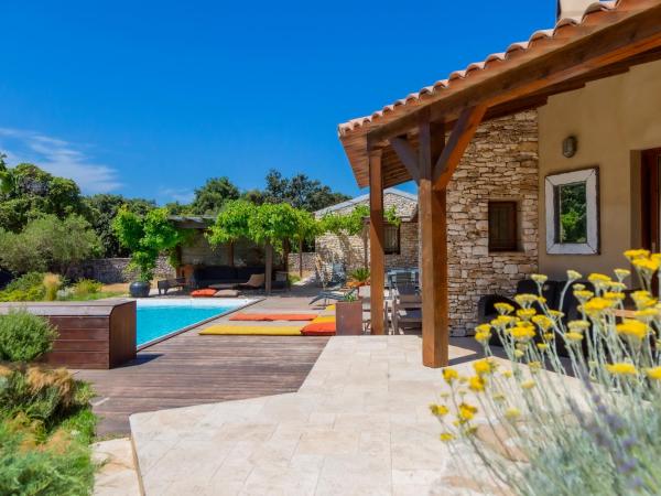 Les chambres SoleLuna Bonifacio : photo 1 de la chambre chambre double - vue sur piscine