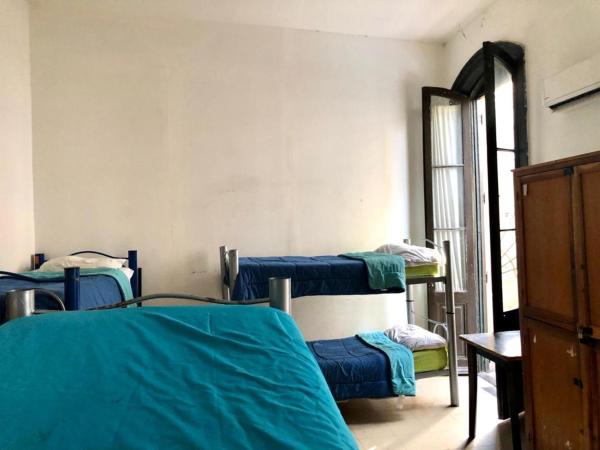 Granados Hostel : photo 4 de la chambre lit dans dortoir mixte de 6 lits