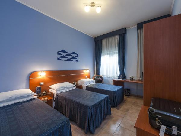 Millennium Gold Hotel : photo 1 de la chambre chambre triple