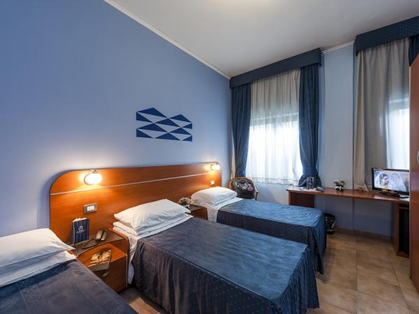 Millennium Gold Hotel : photo 3 de la chambre chambre triple