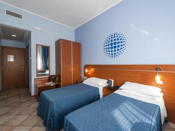 Millennium Gold Hotel : photo 2 de la chambre chambre triple