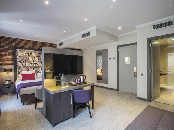 Leonardo Hotel Barcelona Las Ramblas : photo 1 de la chambre chambre familiale deluxe