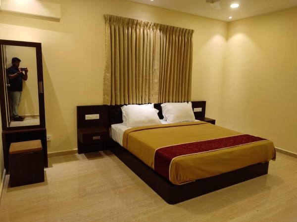 Sugam Resort & Convention Centre : photo 10 de la chambre suite avec balcon