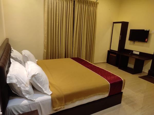 Sugam Resort & Convention Centre : photo 9 de la chambre suite avec balcon