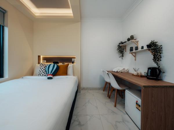 Cozy M Hotel : photo 10 de la chambre chambre lit queen-size de luxe avec salle de bains commune