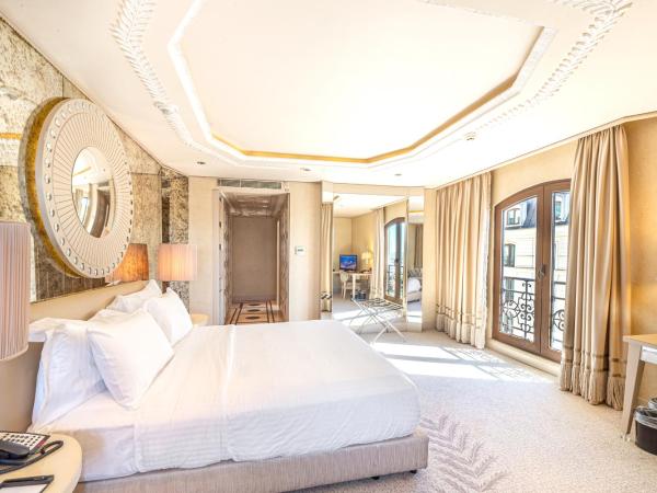 Wyndham Grand Istanbul Kalamış Marina Hotel : photo 4 de la chambre chambre lit king-size deluxe - vue sur ville