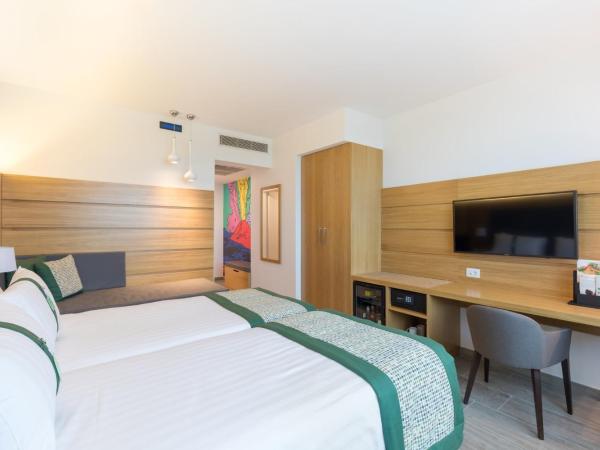 Holiday Inn Naples, an IHG Hotel : photo 7 de la chambre chambre lits jumeaux premium avec canapé-lit