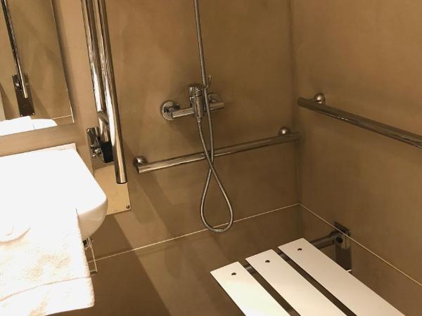 Hotel Dom Henrique - Downtown : photo 2 de la chambre chambre double - accessible aux personnes à mobilité réduite