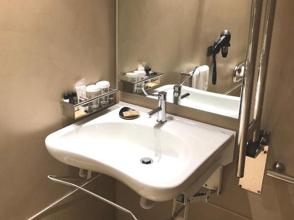 Hotel Dom Henrique - Downtown : photo 3 de la chambre chambre double - accessible aux personnes à mobilité réduite