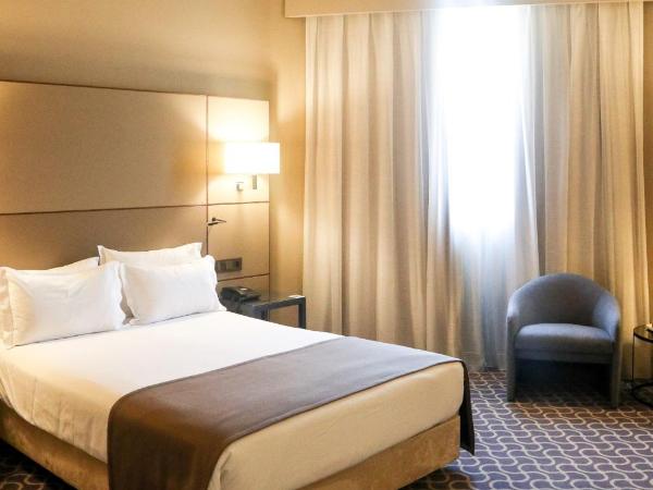 Hotel Dom Henrique - Downtown : photo 5 de la chambre chambre double - accessible aux personnes à mobilité réduite