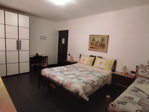 Casa MaMa : photo 4 de la chambre chambre triple avec salle de bains privative séparée