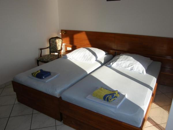 Apartments and rooms by the sea Stanici, Omis - 14782 : photo 2 de la chambre appartement 1 chambre avec terrasse - vue sur mer