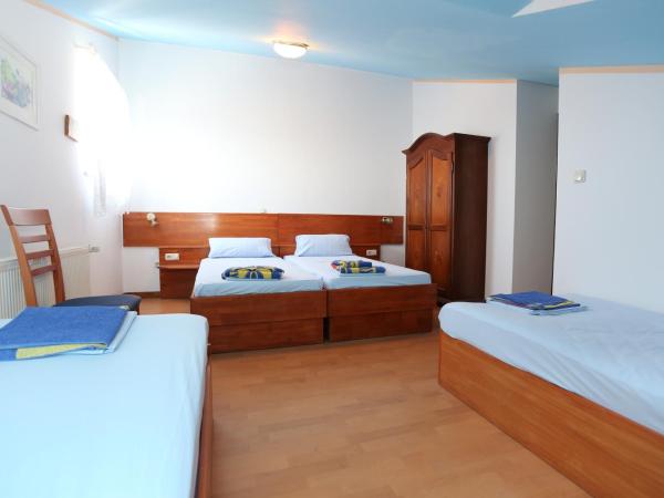 Apartments and rooms by the sea Stanici, Omis - 14783 : photo 4 de la chambre appartement 1 chambre avec balcon et vue sur mer