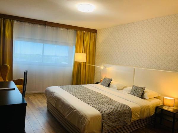 Grand Hôtel de Nîmes 4 étoiles : photo 2 de la chambre chambre quadruple premium