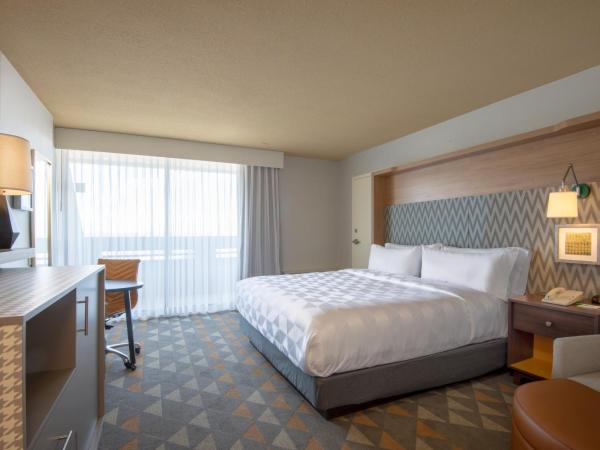 Holiday Inn Denver East, an IHG Hotel : photo 4 de la chambre chambre lit king-size premium - vue sur montagne