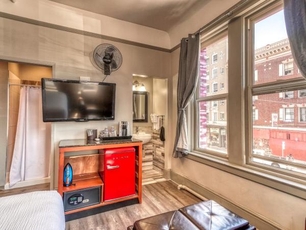 Ram's Hotel : photo 3 de la chambre chambre lit queen-size deluxe - vue sur ville