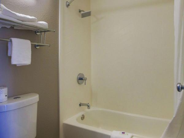 Motel 6-Sacramento, CA - Old Sacramento North : photo 5 de la chambre chambre quadruple de luxe - non-fumeurs