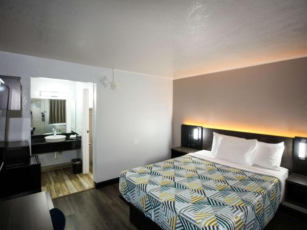 Motel 6-Sacramento, CA - Old Sacramento North : photo 2 de la chambre chambre lit queen-size accessible aux personnes à mobilité réduite – non-fumeurs