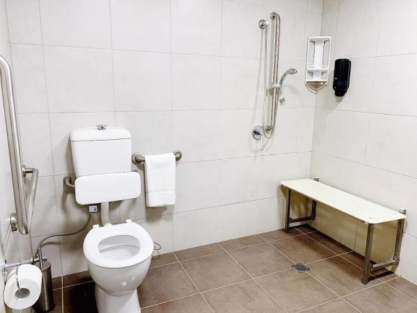 Ramada Suites by Wyndham Zen Quarter Darwin : photo 8 de la chambre chambre accessible aux personnes à mobilité réduite - vue sur port