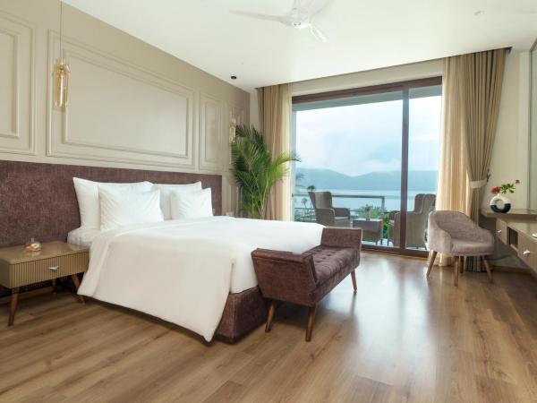 'ZANA' Lakeview Resort - most scenic lakeside resort : photo 2 de la chambre lakefront rooms with private garden