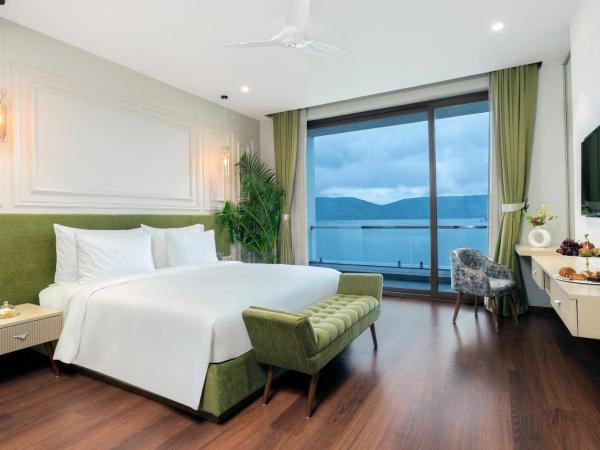 'ZANA' Lakeview Resort - most scenic lakeside resort : photo 1 de la chambre lakefront rooms with balcony