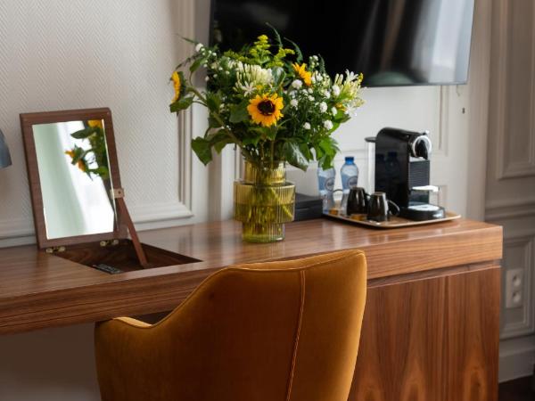 Martin's Relais : photo 3 de la chambre chambre bibliothèque - vue sur canal