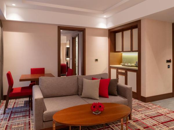 Mövenpick Hotel Istanbul Asia Airport : photo 3 de la chambre suite d'angle 