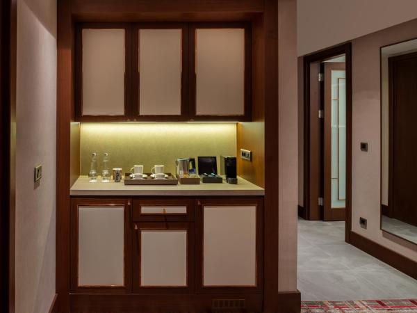 Mövenpick Hotel Istanbul Asia Airport : photo 8 de la chambre suite d'angle 