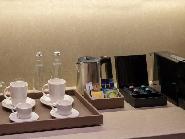 Mövenpick Hotel Istanbul Asia Airport : photo 7 de la chambre suite d'angle 