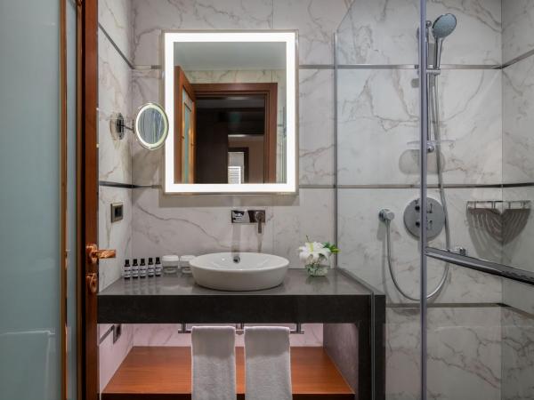 Mövenpick Hotel Istanbul Asia Airport : photo 4 de la chambre chambre supérieure lit queen-size