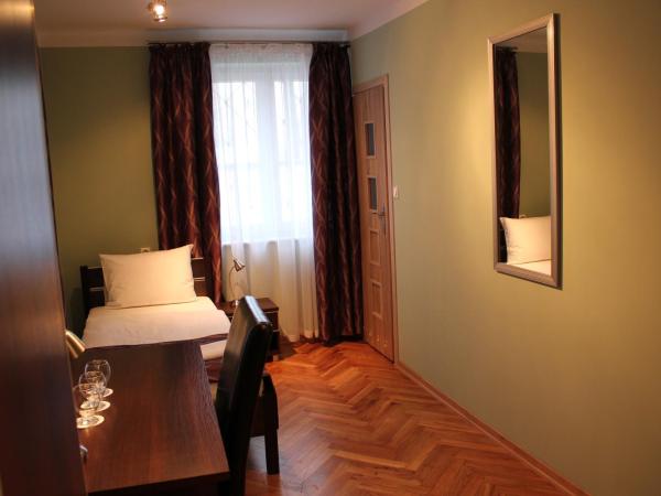 Hostel Biały Dom : photo 6 de la chambre chambre triple basique