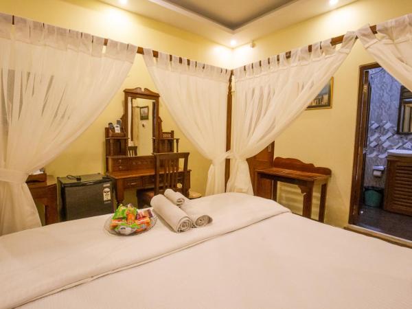 Hotel Cecil : photo 5 de la chambre suite lit king-size avec balcon