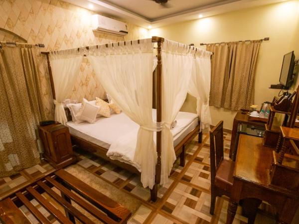 Hotel Cecil : photo 1 de la chambre suite lit king-size avec balcon