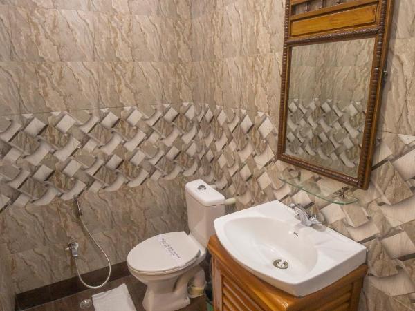 Hotel Cecil : photo 8 de la chambre suite lit king-size avec balcon