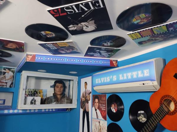 Elvis - Marilyn - Vasco Rossi - Airport Catania Center : photo 4 de la chambre grande chambre double